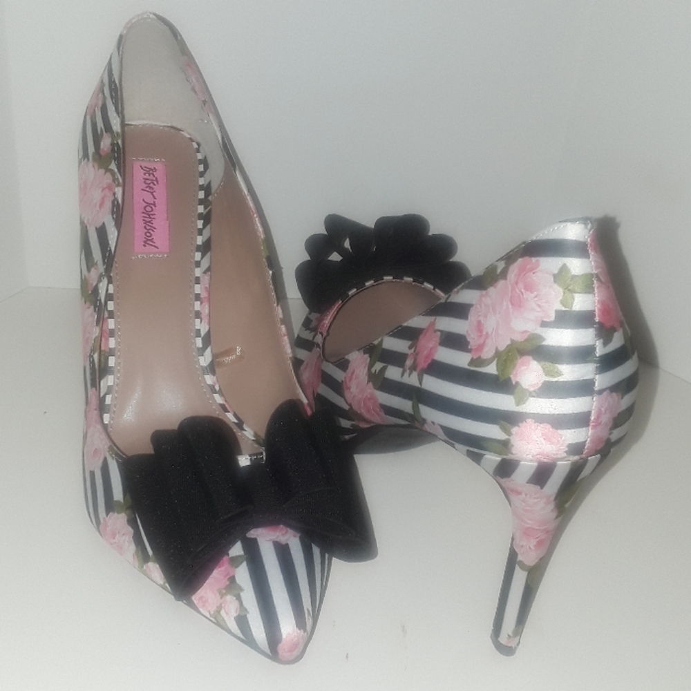 Betsey Johnson pumps. TOTAL FABULOUSNESS. Size 10